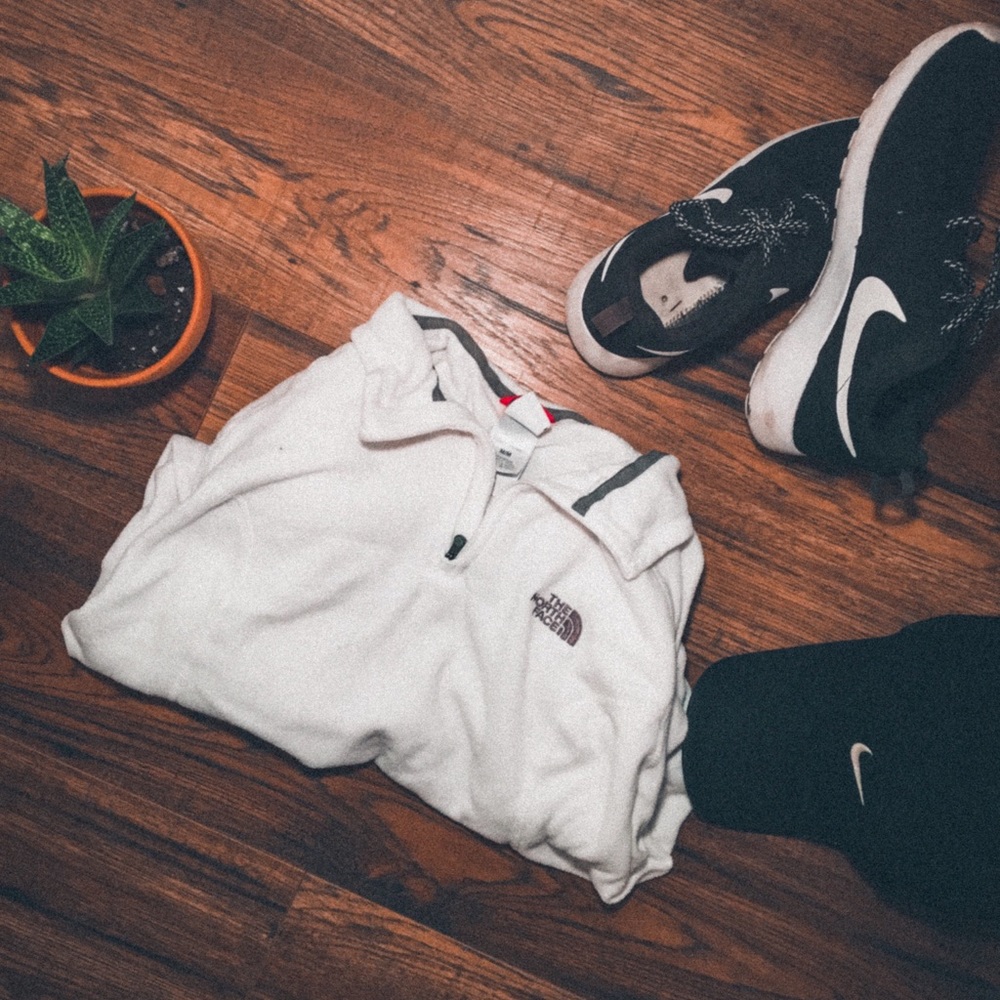 NORTH FACE SWEATSHIRT/SWEATER